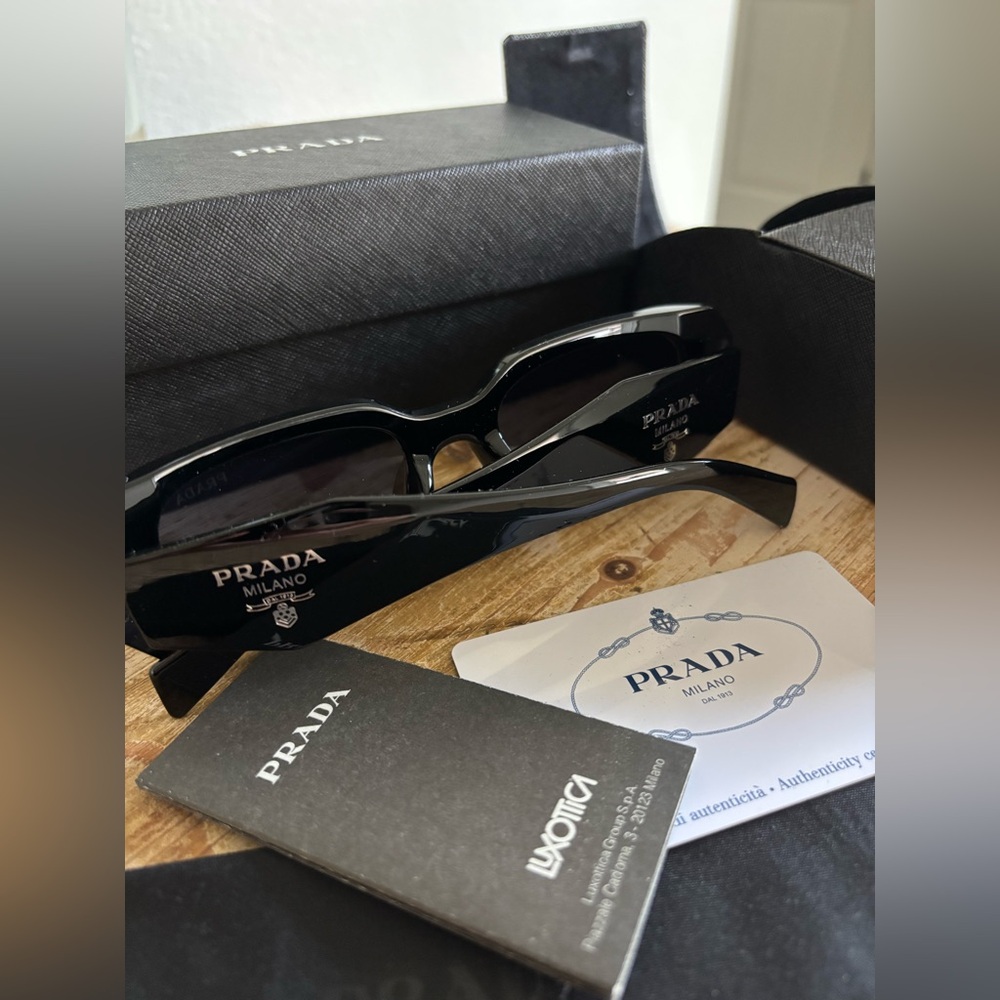 Prada Elegant Black Eyewear - Picture 4 of 6